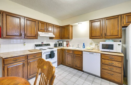 Hutchinson Apartment | 2 Mi to Kansas State Fairgrounds: Cozy Apartment!