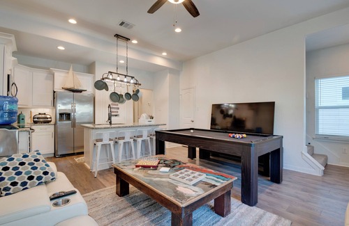 Montgomery House | 2 Mi to Lake Conroe Access: Home w/Pool Table!