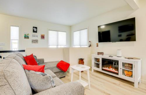 Manitowoc House | 2 Mi to Lake Michigan Family-Friendly Home