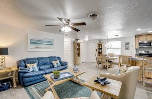 Englewood House | 2 Mi to Manasota Key Beach: Home w/Yard