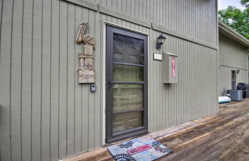 Osage Beach Apartment | 2 Mi to Margaritaville Resort Lake-View Retreat!