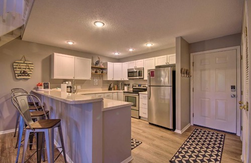 Osage Beach Apartment | 2 Mi to Margaritaville Resort Lake-View Retreat!