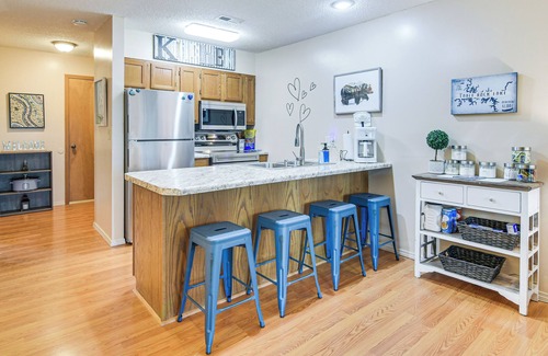 Notch Estates Condo | 2 Mi to Silver Dollar City: Inviting Family Escape