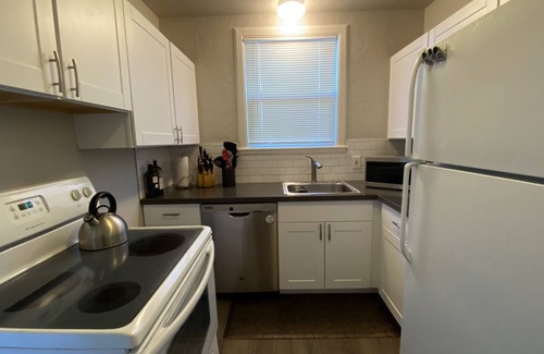 Reno/Tahoe Airport House | 2 MILES FROM DOWNTOWN RENO, THIS OLD SOUTHWEST COTTAGE HOSTS UP TO 5 PEOPLE
