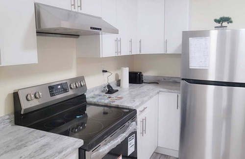 Fleetwood House | 2 min from Surrey Fleetwood - Private 2bed-1bath Rancher Suite