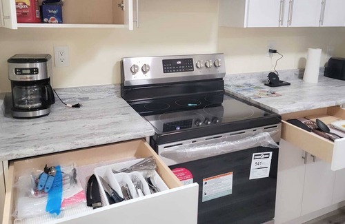 Fleetwood House | 2 min from Surrey Fleetwood - Private 2bed-1bath Rancher Suite