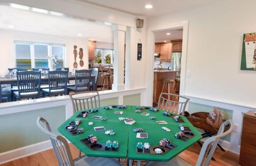 East Orleans House | 2 Min Walk to Private Beach & Boat Launch