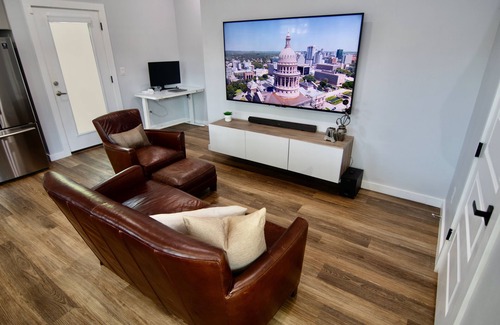 Cherrywood House | 2 Minutes to UT & 8 min to Downtown: Pets OK + Free Bkfast & Coffee