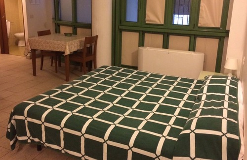 Santa Maria Novella Apartment | 2 pax studio, week lease, all utilities included