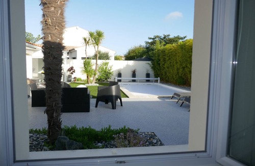 Saint-Georges-de-Didonne Apartment | 2-person self-contained studio gite in a quiet location near the beach!