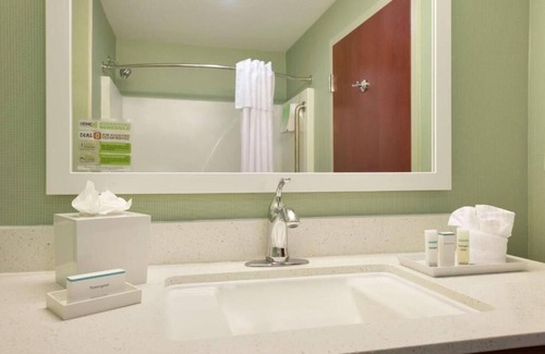 Florida City Hotel | 2 Pet-friendly Units Near CityCenter! FREE Parking and Breakfast! Pets Allowed!