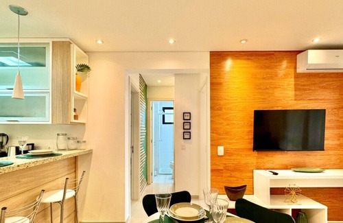 Bigorrilho Apartment | 2 Quartos no Condomínio Clube Sky com Garagem