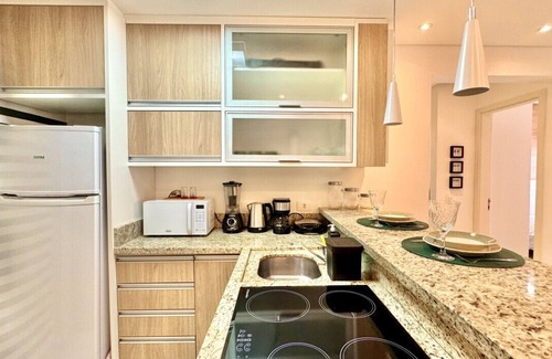 Bigorrilho Apartment | 2 Quartos no Condomínio Clube Sky com Garagem