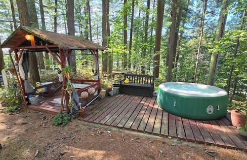 Brantingham Cabin | 2 Romantic Island Cabins for 5 - Hot Tub,Boat