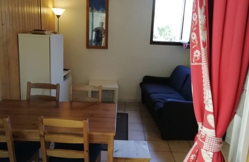 Mont-de-Lans Apartment | 2-room apartment for 4/5 people, at the foot of the slopes, baby/child equipment, personalized welcome.