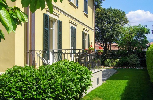 Intra Apartment | 2-room corner apartment with terrace in a quiet and sunny location