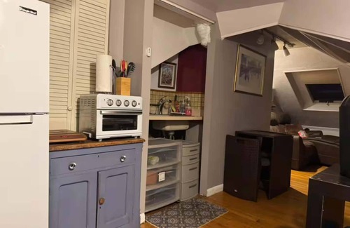 High Street Hill Apartment | 2 rooms close to Medical