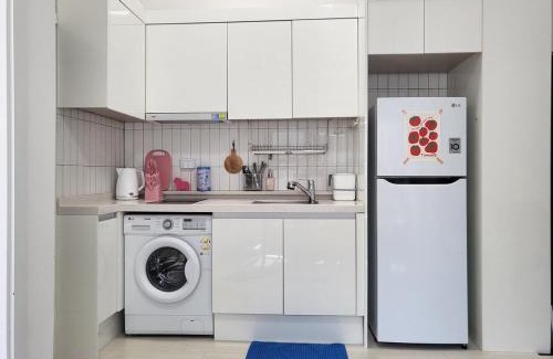 Myeongdong Apartment | 2 rooms for 6, Young House