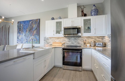 Silver Star Mountain Hotel | 2 Side-by-Side Ski-In/Ski-Out Townhomes | Sleeps 19 w/Views