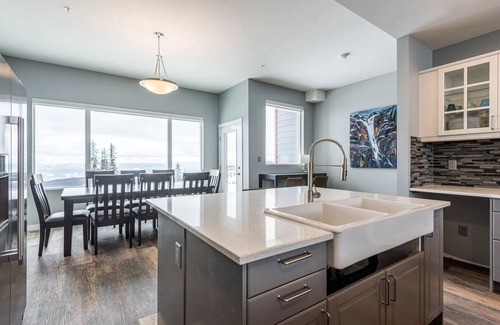 Silver Star Mountain Hotel | 2 Side-by-Side Ski-In/Ski-Out Townhomes | Sleeps 19 w/Views