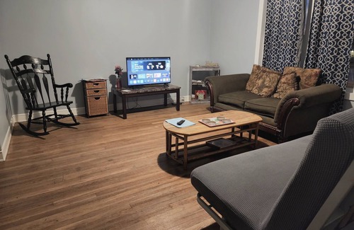 Del Mar Apartment | #2 *Simple Stay* UPSTAIRS APT Downtown Bayfront McGee Beach Sphon Shoreline HOSP
