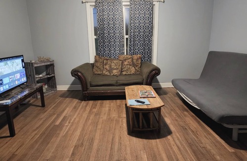 Del Mar Apartment | #2 *Simple Stay* UPSTAIRS APT Downtown Bayfront McGee Beach Sphon Shoreline HOSP