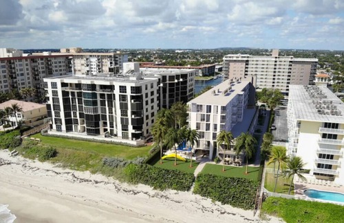 Hillsboro Beach House | 2 Spacious and Modern Units! Pets Allowed, Parking, Pool! Close to Mizner Park!