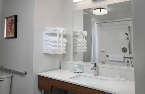 Sherwood - Tualatin North Hotel | 2 Spacious Rooms w/Indoor Pool, Minutes to Hiking & Dining