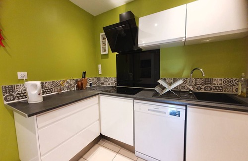 Lesperon Cottage | 2-star furnished rental for 4 to 5 people at Tireveste manor house