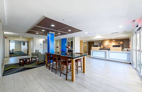 Bastrop Hotel | 2-Star Hotel ∙ Holiday Inn Express Hotel and Suites Bastrop, an IHG Hotel