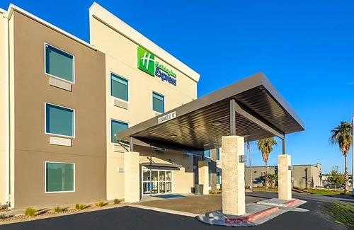 Bastrop Hotel | 2-Star Hotel ∙ Holiday Inn Express Hotel and Suites Bastrop, an IHG Hotel