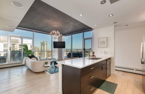 Beltline Apartment | 2 Storey Penthouse Panoramic Views,Parking,Stampede