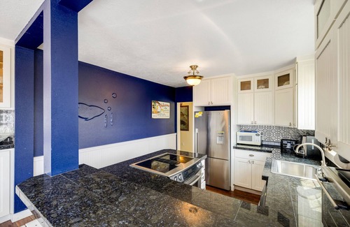Depoe Bay Apartment | 2-Story Dog-Friendly Aparthotel w/Deck, Gas Fireplace, Ocean Views, Beach Access