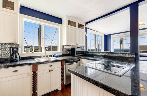 Depoe Bay Apartment | 2-Story Dog-Friendly Aparthotel w/Deck, Gas Fireplace, Ocean Views, Beach Access