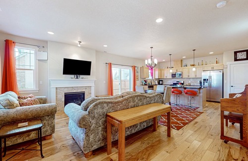 Beaverton House | 2-story home in great location with fireplace, grill, fast WiFi, & streaming