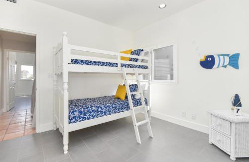 Santa Ana Heights House | 2 Story Oceanfront Patio and Ocean Views on 59th St