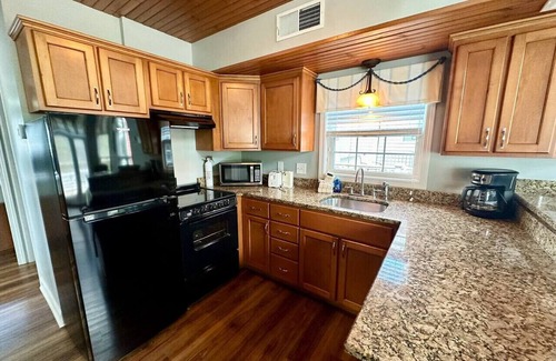 Sloans Valley Boat Rental | 2 Story Stationary- Lee’s Ford Marina