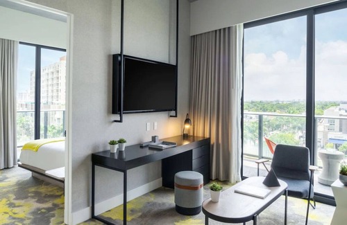 Midtown Hotel | 2 Striking Modern Suites in Midtown with Pool, Fitness, Tennis Court