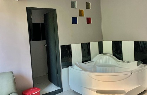 La Florida Apartment | #2 Suite Icon @ Lleras Park 201