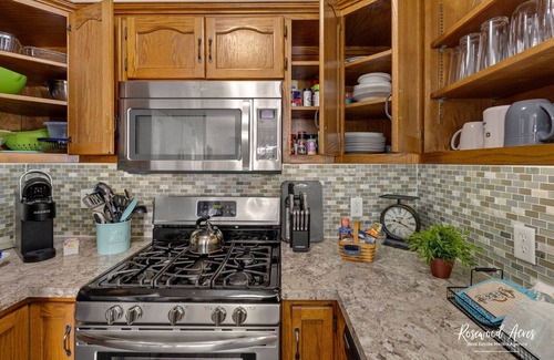 Manteno House | 2 Super comfy king beds in 3 bedroom 2 bath home