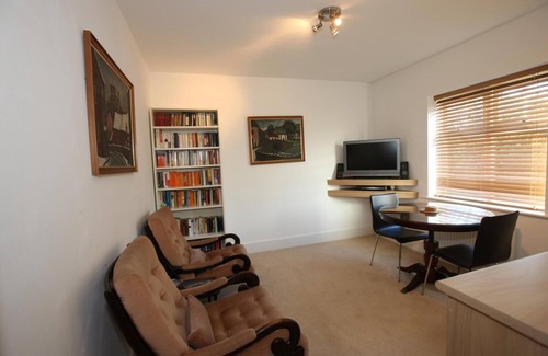 Birkenhead Bed & Breakfast | 2 Therocklands