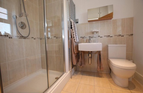 Birkenhead Bed & Breakfast | 2 Therocklands