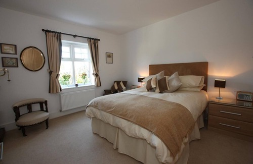 Birkenhead Bed & Breakfast | 2 Therocklands