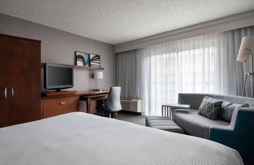 El Segundo Hotel | 2 Tranquil Rooms Perfect for Exploring LA’s Top Attractions & Venues