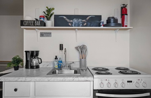Moorcroft Apartment | 2 Twin Beds, 1 Bath, Studio Apartment in Moorcroft Wyoming