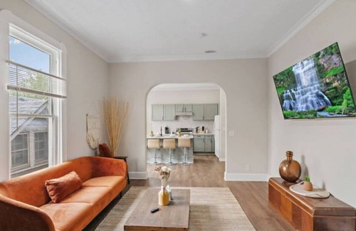 Herron Morton House | 2 Units Combined| Historic 5BR|2 Living|2 Kitchens