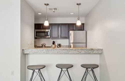 Downtown Pittsburgh Hotel | 2 Units | Family-Friendly Stay | Near Point State Park | Home Comforts Await