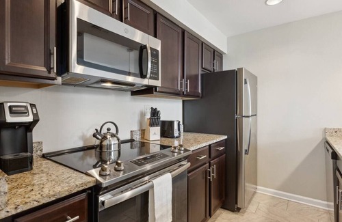 Downtown Pittsburgh Hotel | 2 Units | Family-Friendly Stay | Near Point State Park | Home Comforts Await