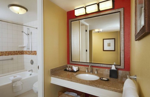 Keauhou House | 2 x Club Oceanfront 2 Double Beds at Outrigger Kona Resort and Spa