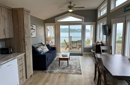 Regional District of Mount Waddington Apartment | 20 - Chinook Cottage